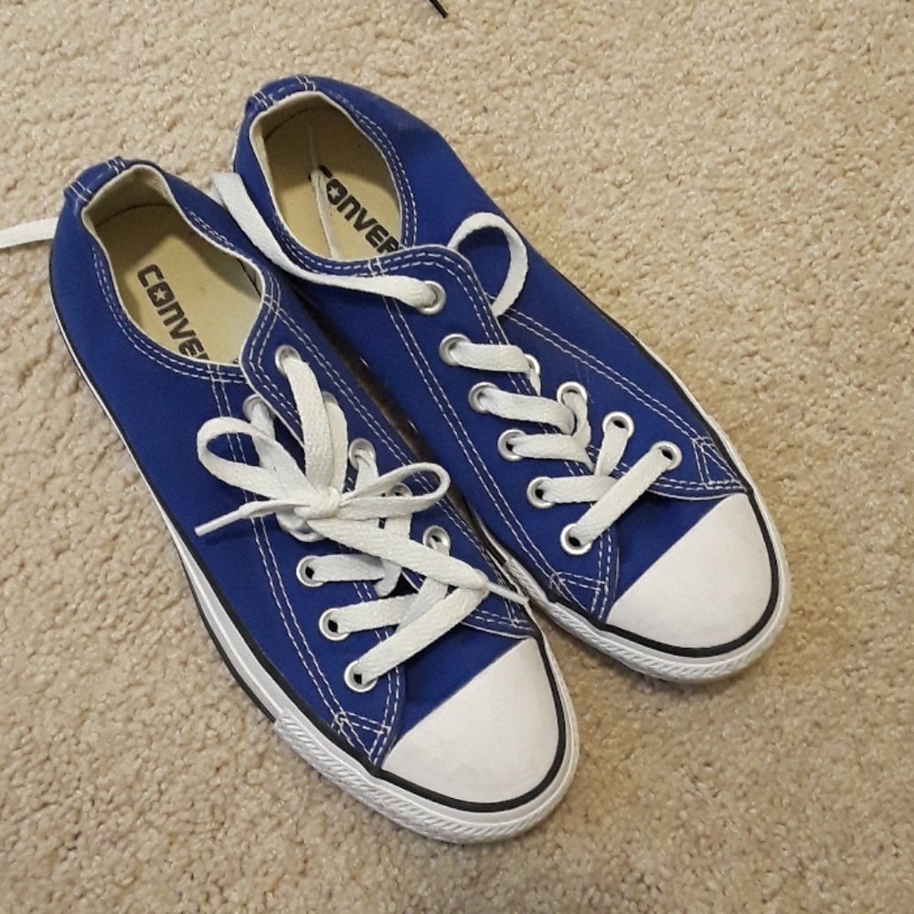 Woman converse